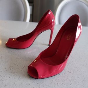 Gucci hot pink pumps